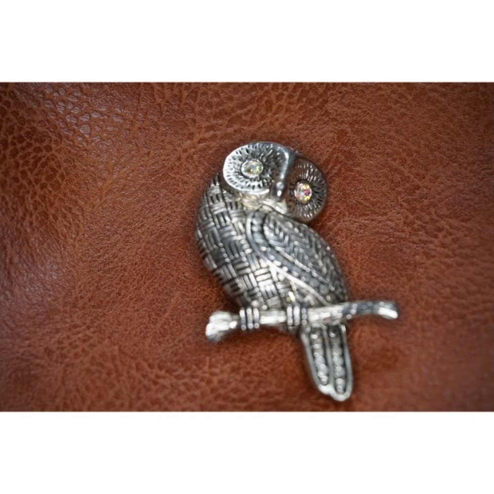 Vintage Cute owl rhinestone silver brooch pin